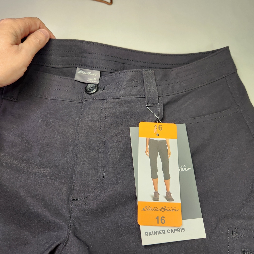 ⭐️NWT Eddie Bauer Rainier Capris – Size 16 – 94% Nylon – Spring Essential - Picture 5 of 10